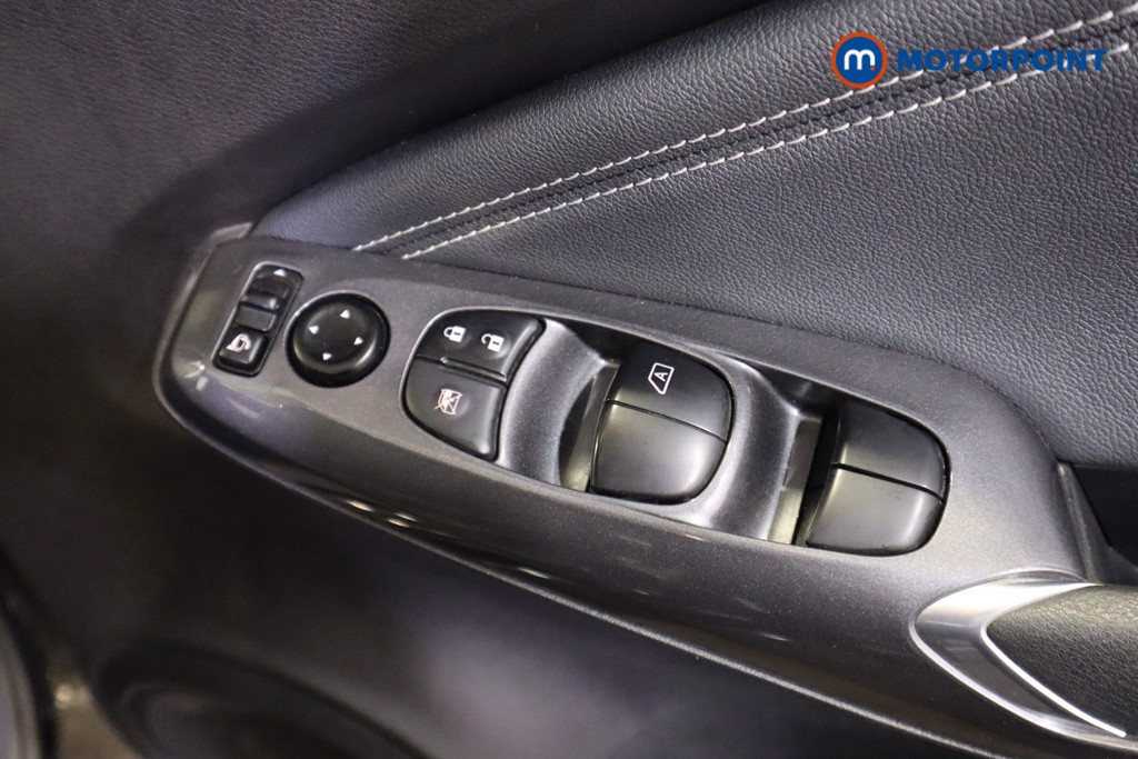 Nissan Juke N-Connecta Manual Petrol SUV - Stock Number (1588872) - 11th supplementary image