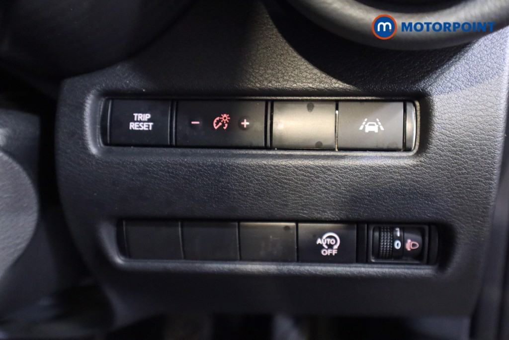 Nissan Juke N-Connecta Manual Petrol SUV - Stock Number (1588872) - 12th supplementary image