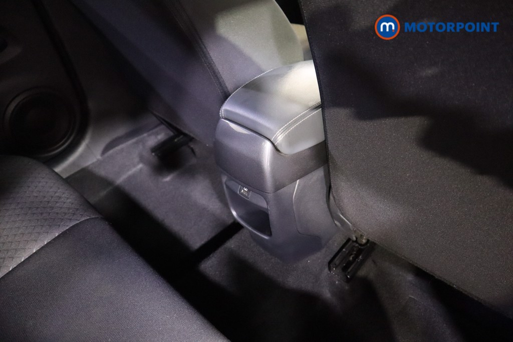 Nissan Juke N-Connecta Manual Petrol SUV - Stock Number (1588872) - 19th supplementary image