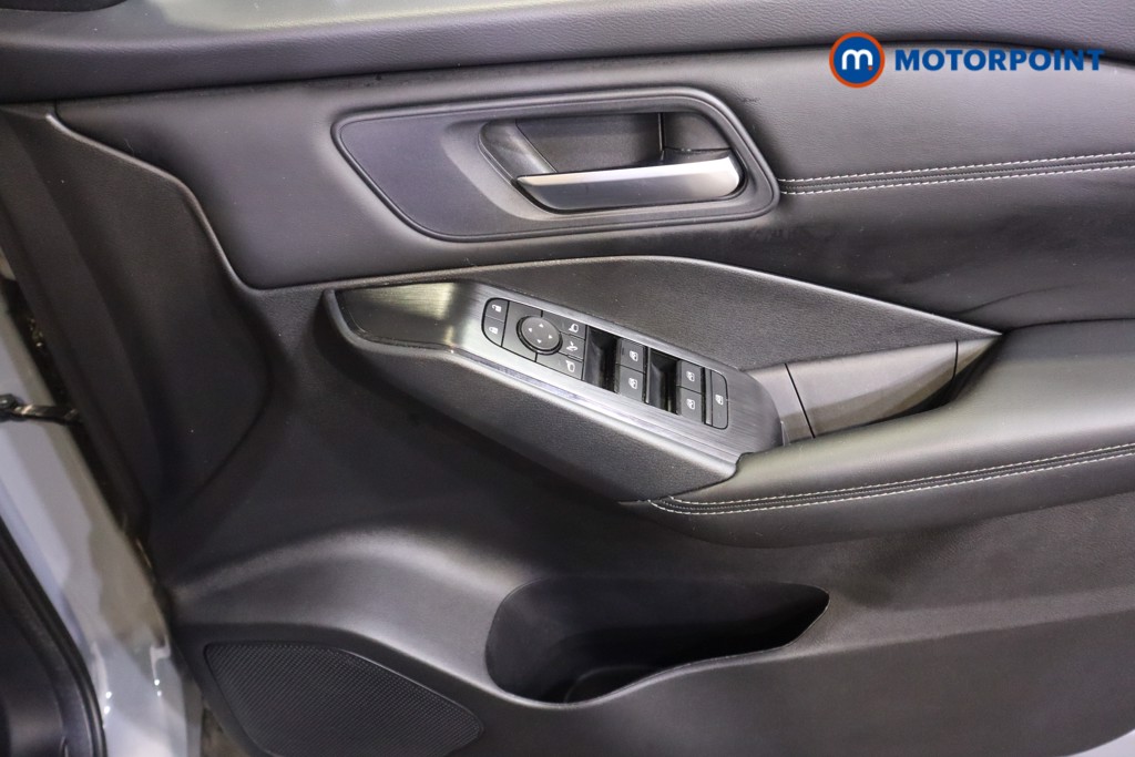 Nissan Qashqai Acenta Premium Manual Petrol SUV - Stock Number (1589436) - 9th supplementary image