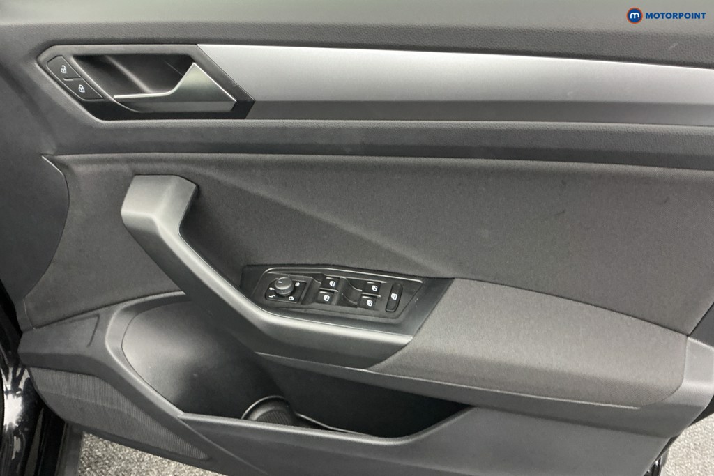 Volkswagen T-Roc Life Automatic Petrol SUV - Stock Number (1589943) - 21st supplementary image