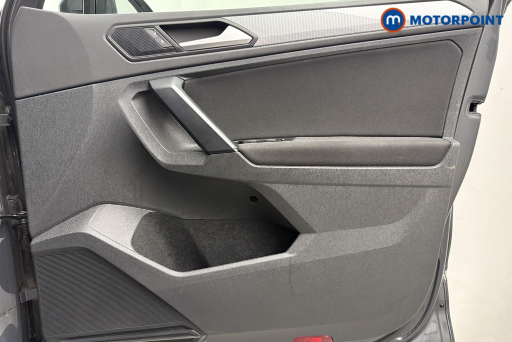 Volkswagen Tiguan Life Automatic Petrol SUV - Stock Number (1589971) - 18th supplementary image