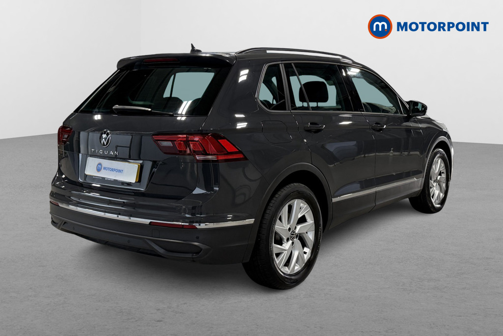 Volkswagen Tiguan Life Automatic Petrol SUV - Stock Number (1589971) - Drivers side rear corner