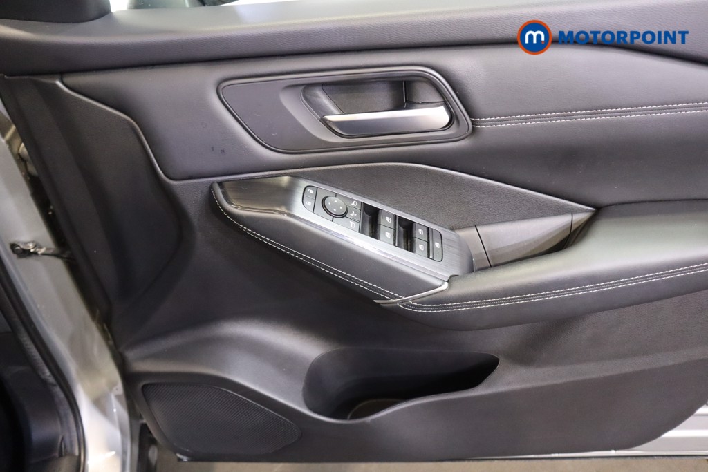 Nissan Qashqai N-Connecta Manual Petrol SUV - Stock Number (1589992) - 9th supplementary image