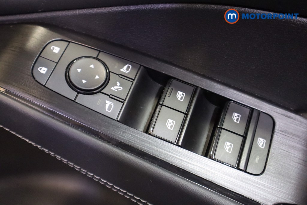 Nissan Qashqai N-Connecta Manual Petrol SUV - Stock Number (1589992) - 11th supplementary image