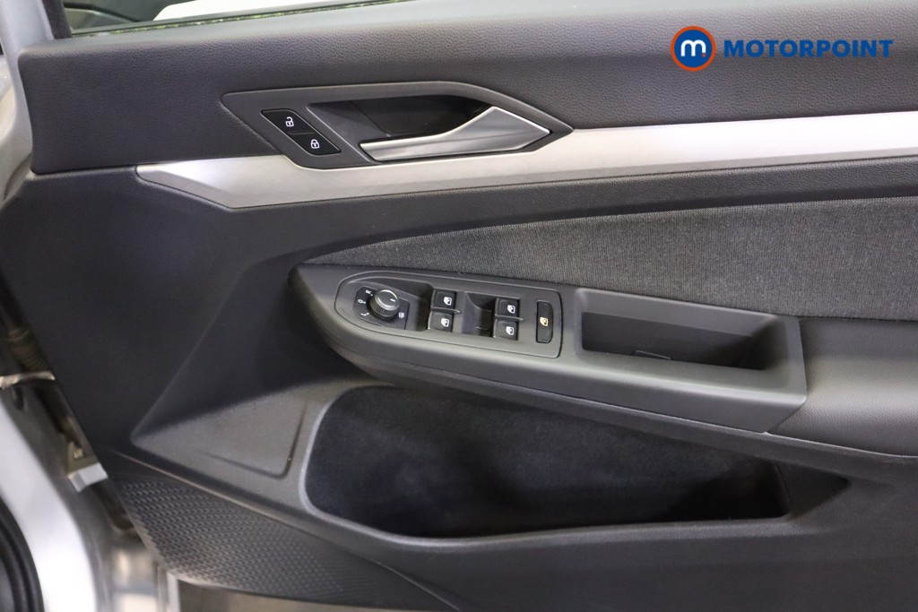 Volkswagen Golf Life Automatic Diesel Hatchback - Stock Number (1590078) - 9th supplementary image