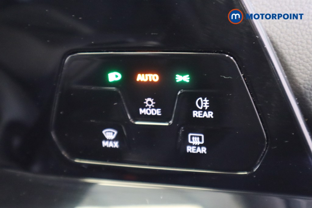 Volkswagen Golf Life Automatic Diesel Hatchback - Stock Number (1590078) - 12th supplementary image