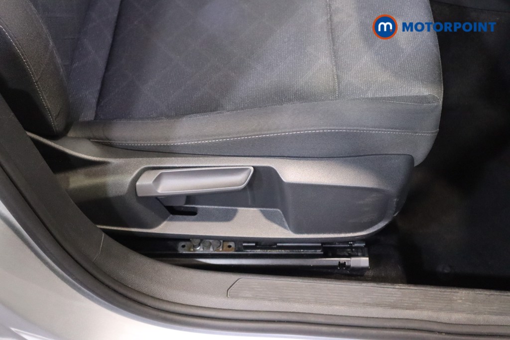 Volkswagen Golf Life Automatic Diesel Hatchback - Stock Number (1590078) - 16th supplementary image