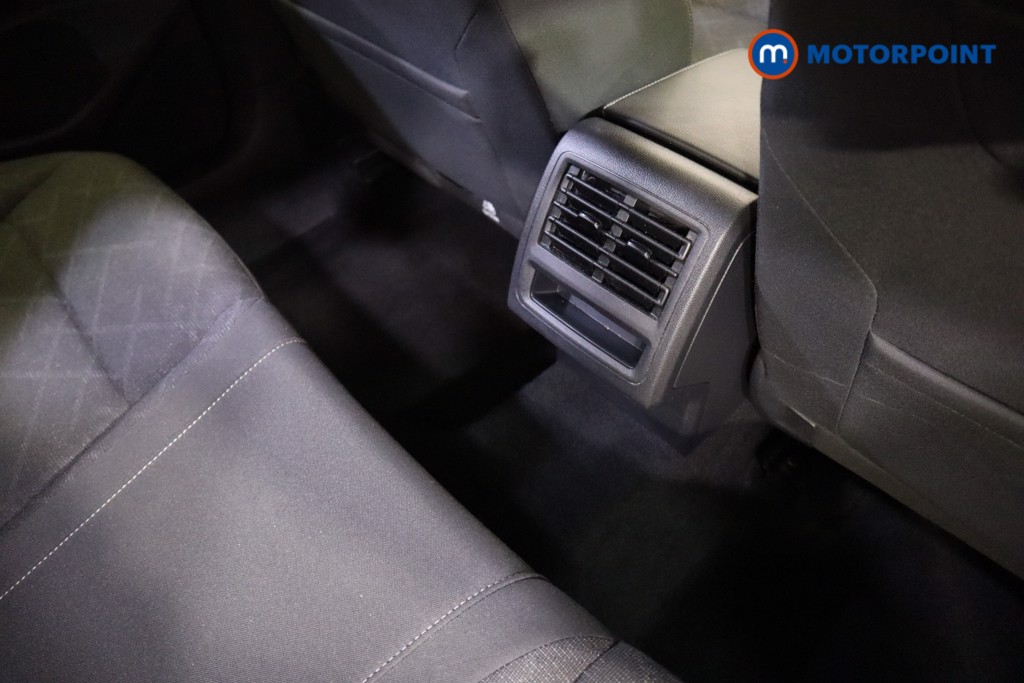 Volkswagen Golf Life Automatic Diesel Hatchback - Stock Number (1590078) - 19th supplementary image