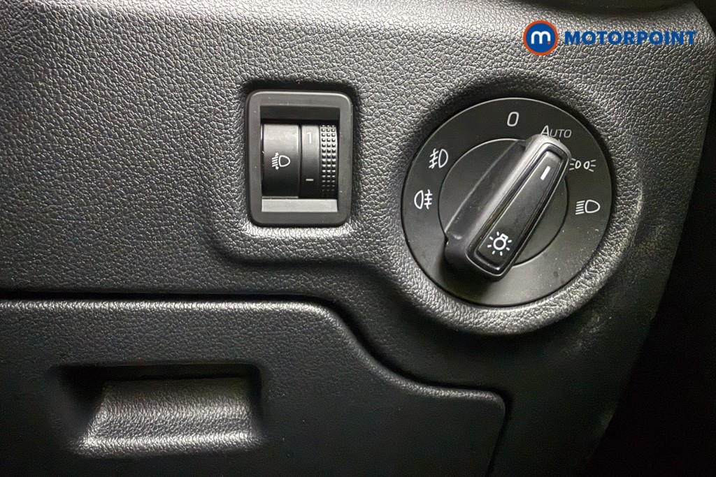 Skoda Fabia Colour Edition Manual Petrol Hatchback - Stock Number (1570645) - 16th supplementary image