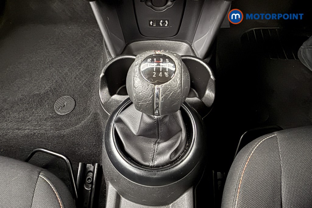Mini Hatchback Cooper Manual Petrol Hatchback - Stock Number (1579624) - 5th supplementary image