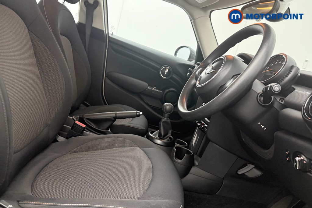 Mini Hatchback Cooper Manual Petrol Hatchback - Stock Number (1579624) - 6th supplementary image