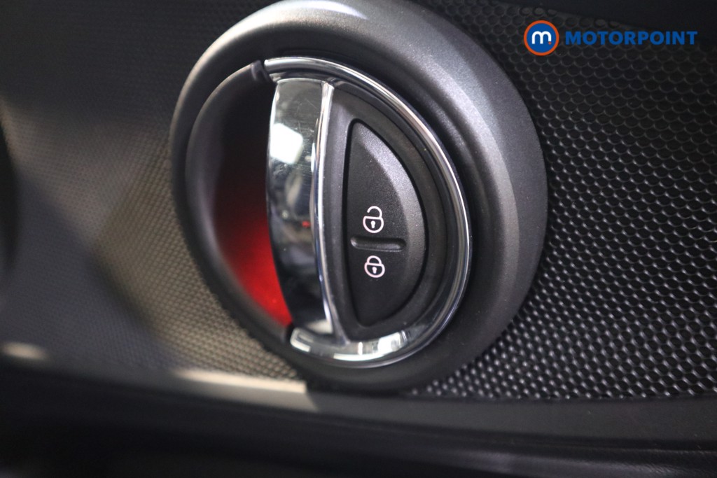 Mini Clubman Cooper Classic Manual Petrol Estate - Stock Number (1581039) - 12th supplementary image