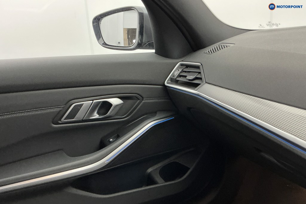BMW 3 Series M Sport Automatic Petrol Plug-In Hybrid Saloon - Stock Number (1582208) - 17th supplementary image