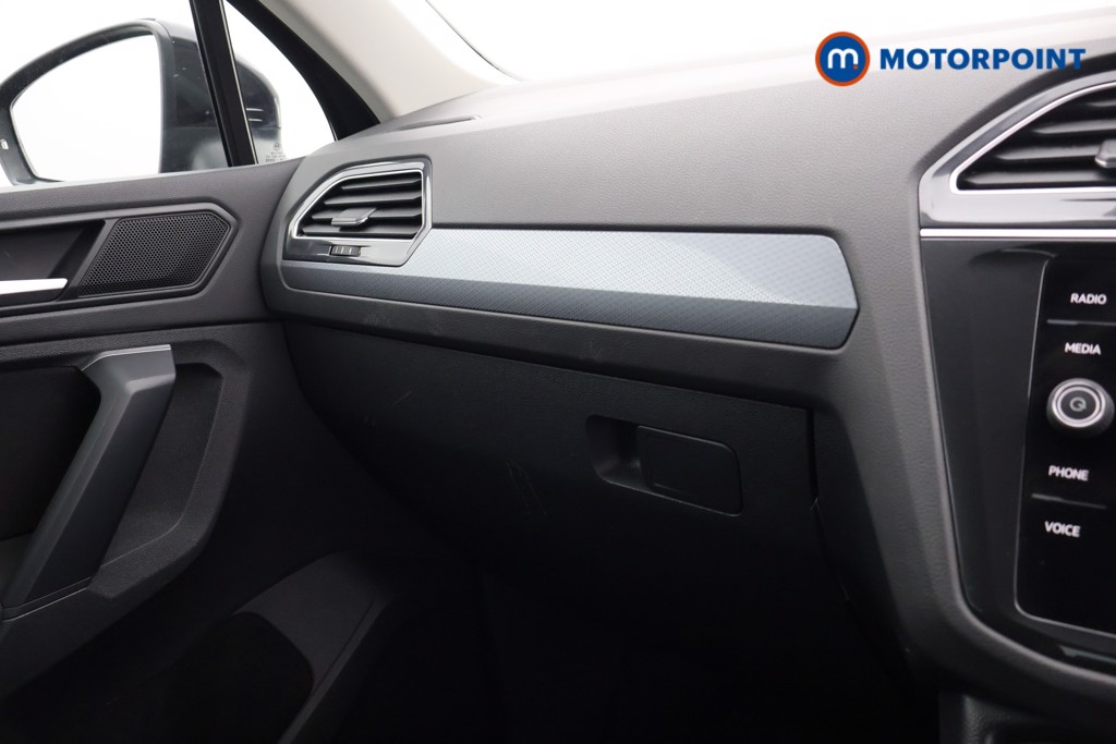 Volkswagen Tiguan Active Automatic Petrol SUV - Stock Number (1585104) - 14th supplementary image