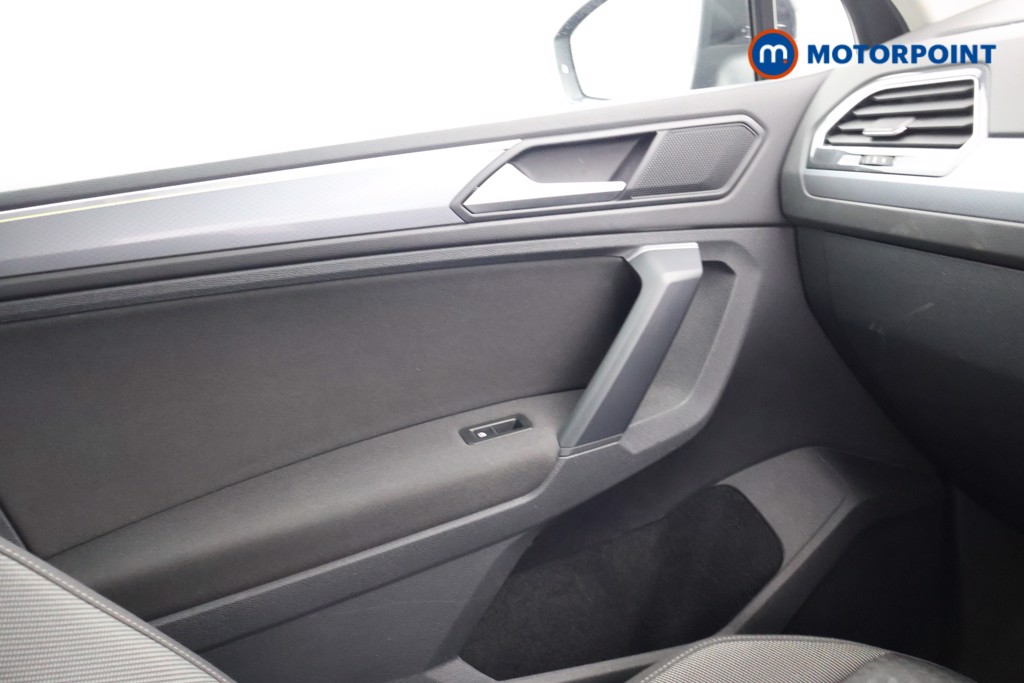 Volkswagen Tiguan Active Automatic Petrol SUV - Stock Number (1585104) - 15th supplementary image