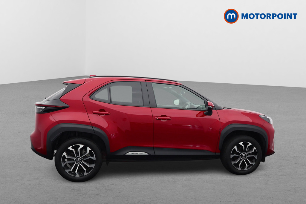 Toyota Yaris Cross Design Automatic Petrol-Electric Hybrid Estate - Stock Number (1586402) - Drivers side front corner