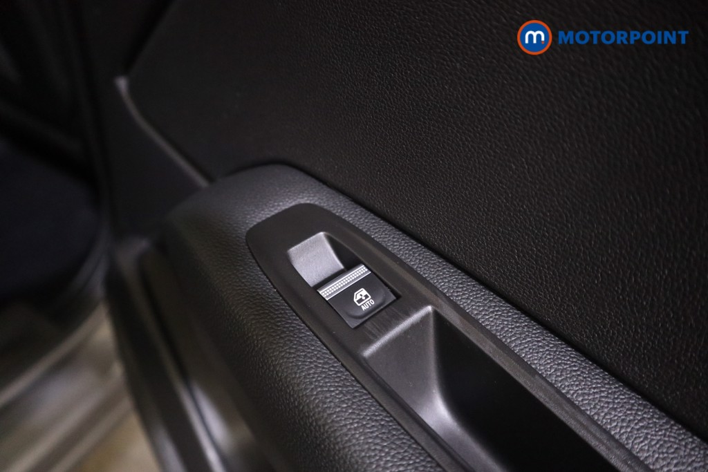 Renault Captur S Edition Manual Petrol SUV - Stock Number (1586964) - 17th supplementary image