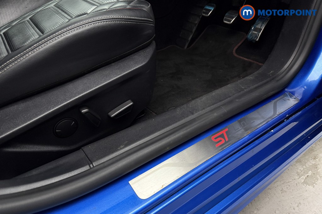 Ford Focus St-Line Vignale Manual Petrol Hatchback - Stock Number (1587958) - 21st supplementary image