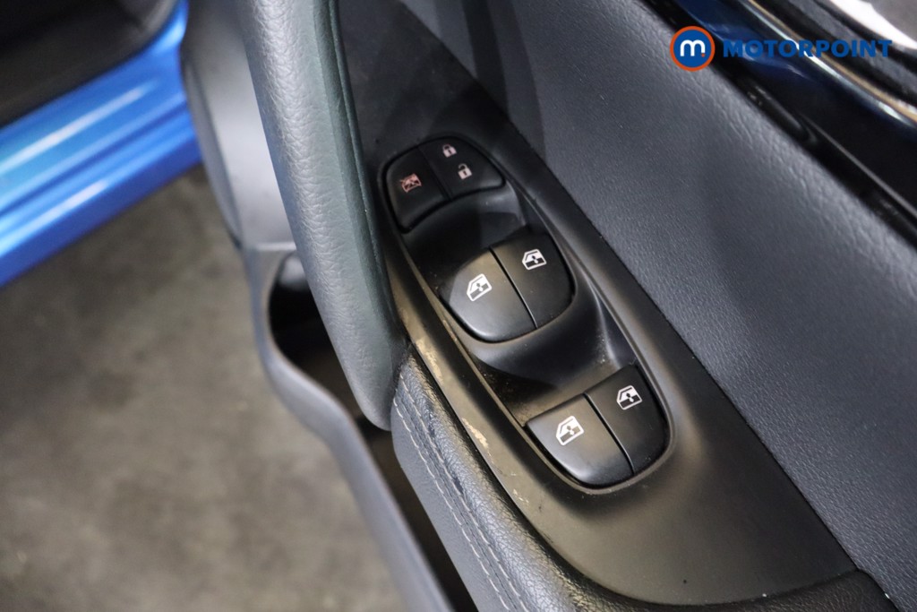 Nissan Qashqai N-Connecta Manual Petrol SUV - Stock Number (1588191) - 18th supplementary image