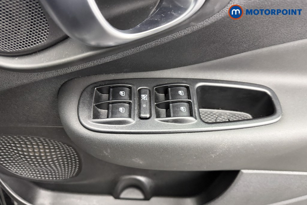 Fiat 500L Cross Manual Petrol Hatchback - Stock Number (1589634) - 13th supplementary image