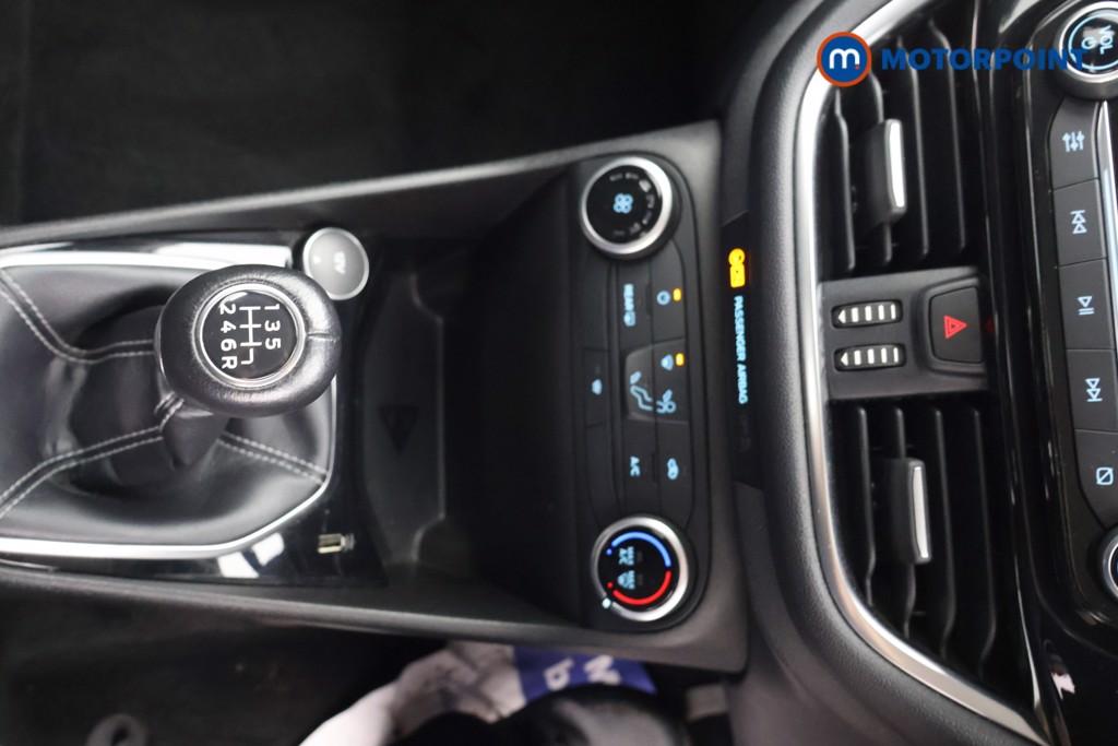 Ford Fiesta Zetec Manual Petrol Hatchback - Stock Number (1589655) - 9th supplementary image