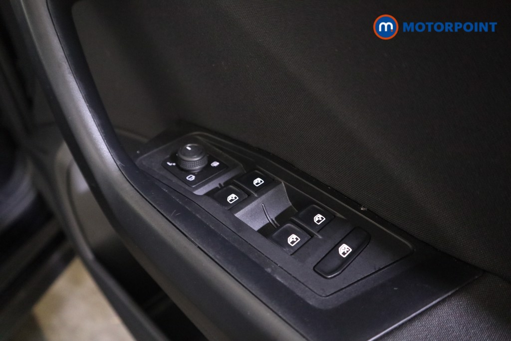 Volkswagen T-Roc Life Manual Petrol SUV - Stock Number (1590056) - 12th supplementary image