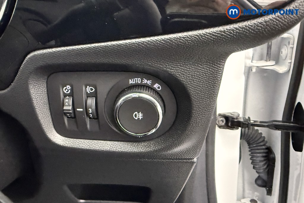 Vauxhall Corsa Design Automatic Petrol Hatchback - Stock Number (1590291) - 14th supplementary image