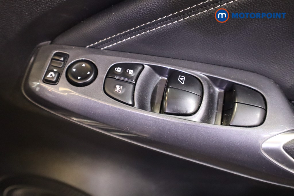 Nissan Juke N-Connecta Automatic Petrol-Electric Hybrid SUV - Stock Number (1590347) - 11th supplementary image