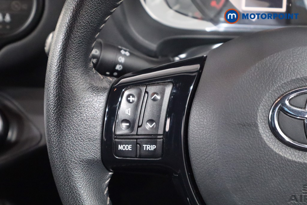 Toyota Yaris Bi-Tone Manual Petrol Hatchback - Stock Number (1590660) - 7th supplementary image