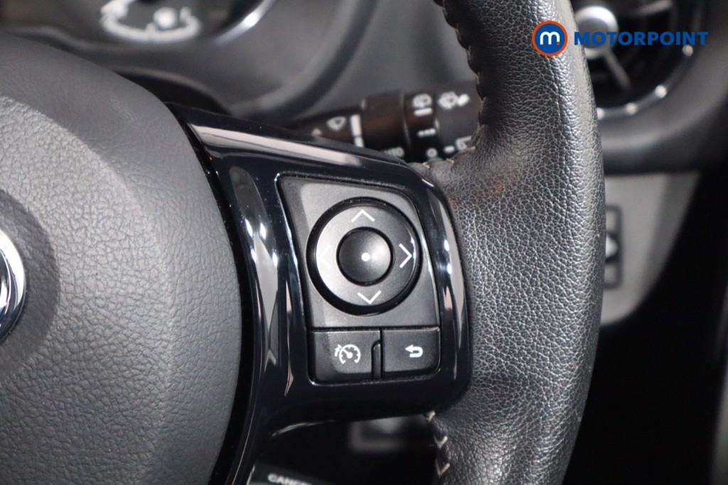 Toyota Yaris Bi-Tone Manual Petrol Hatchback - Stock Number (1590660) - 8th supplementary image