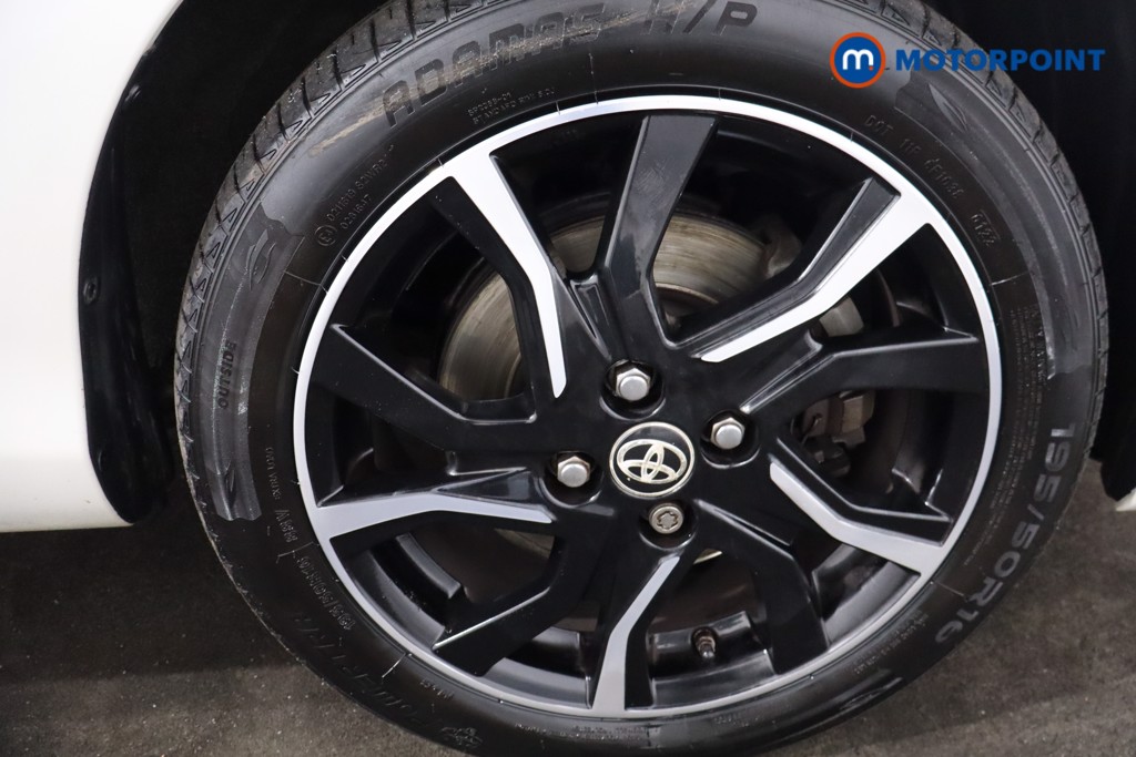 Toyota Yaris Bi-Tone Manual Petrol Hatchback - Stock Number (1590660) - 10th supplementary image