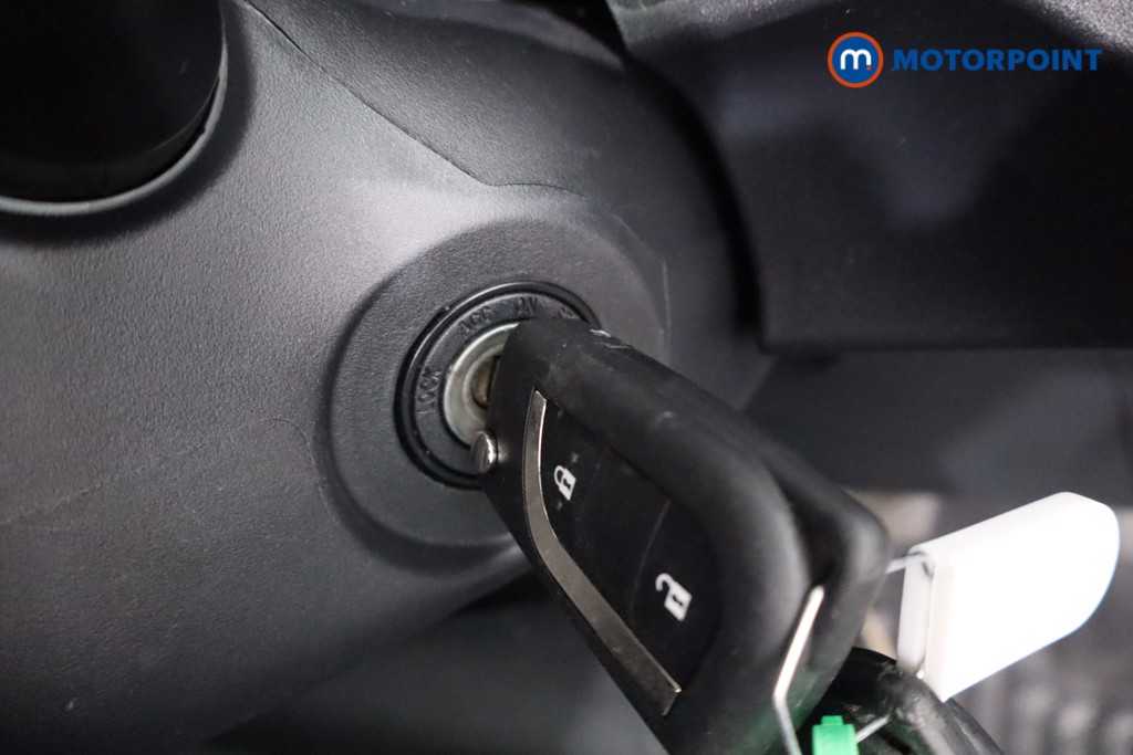 Toyota Yaris Bi-Tone Manual Petrol Hatchback - Stock Number (1590660) - 13th supplementary image