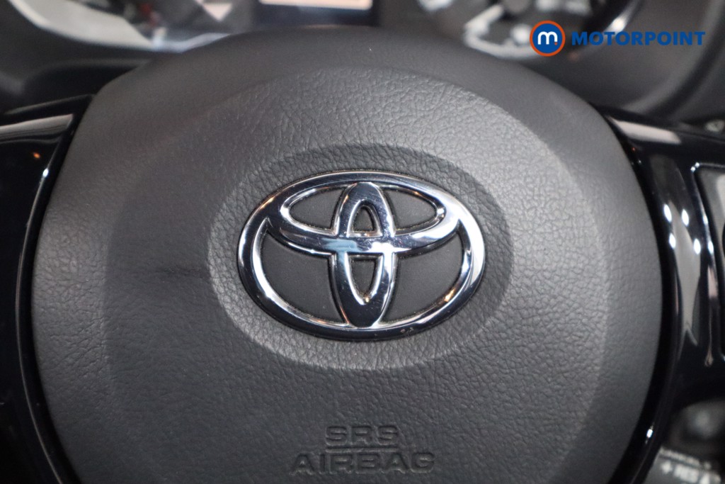 Toyota Yaris Bi-Tone Manual Petrol Hatchback - Stock Number (1590660) - 15th supplementary image