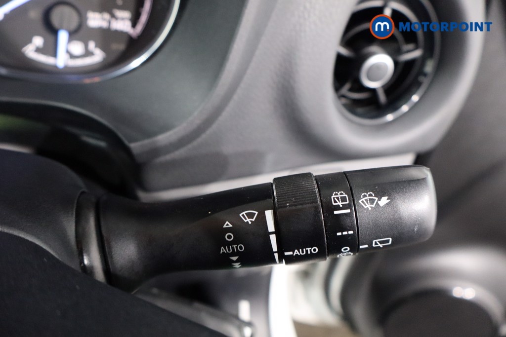 Toyota Yaris Bi-Tone Manual Petrol Hatchback - Stock Number (1590660) - 16th supplementary image