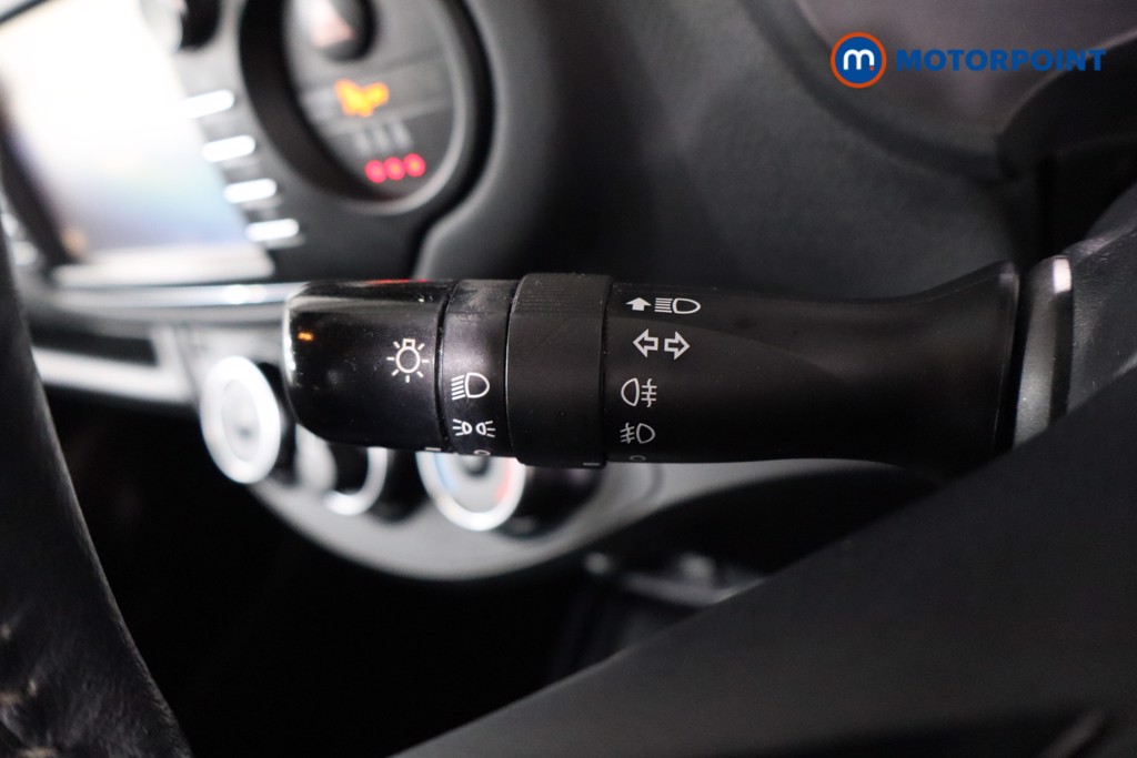 Toyota Yaris Bi-Tone Manual Petrol Hatchback - Stock Number (1590660) - 17th supplementary image
