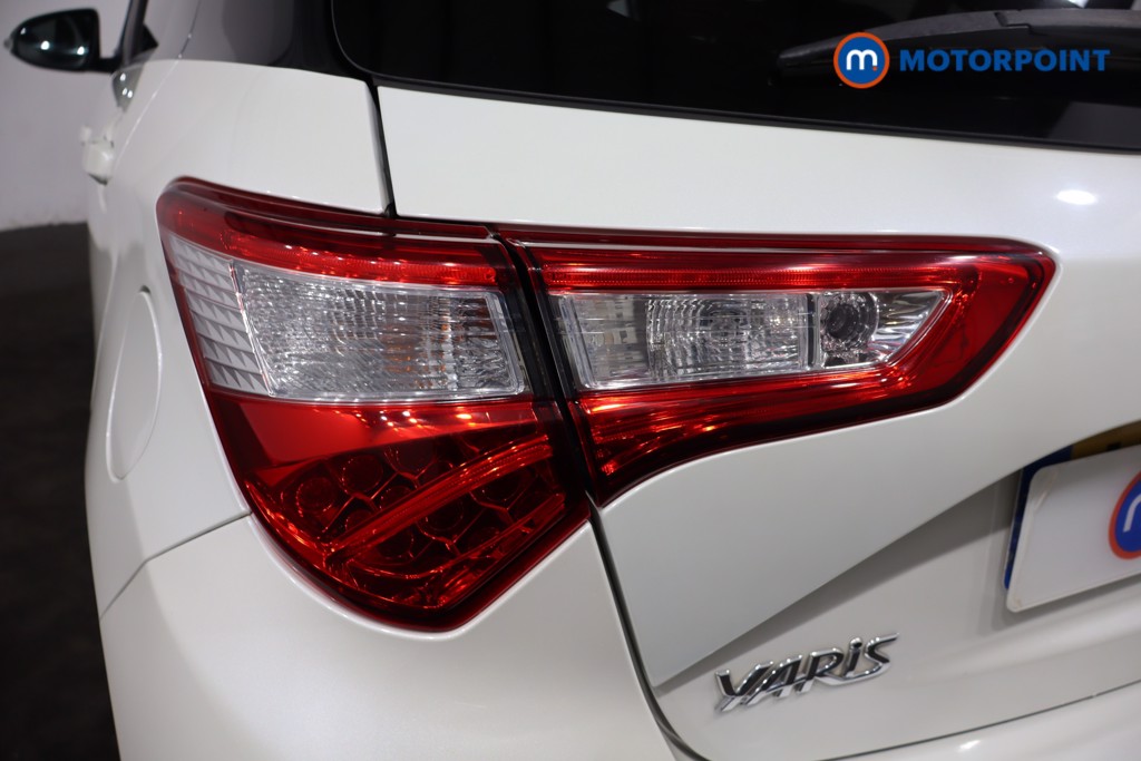 Toyota Yaris Bi-Tone Manual Petrol Hatchback - Stock Number (1590660) - 30th supplementary image
