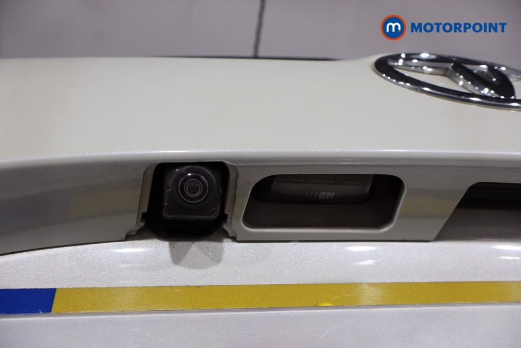 Toyota Yaris Bi-Tone Manual Petrol Hatchback - Stock Number (1590660) - 32nd supplementary image