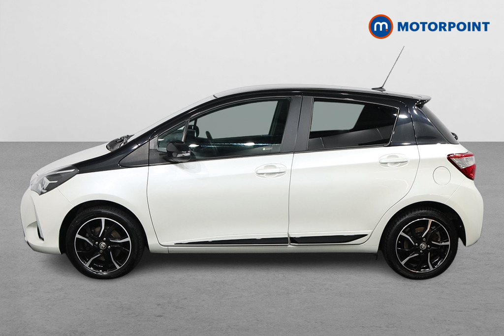 Toyota Yaris Bi-Tone Manual Petrol Hatchback - Stock Number (1590660) - Passenger side