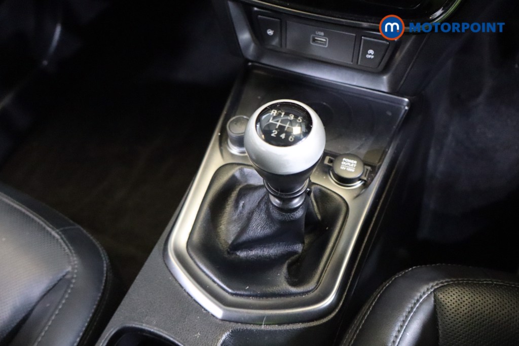 Ssangyong Tivoli Ultimate Manual Petrol SUV - Stock Number (1570256) - 9th supplementary image