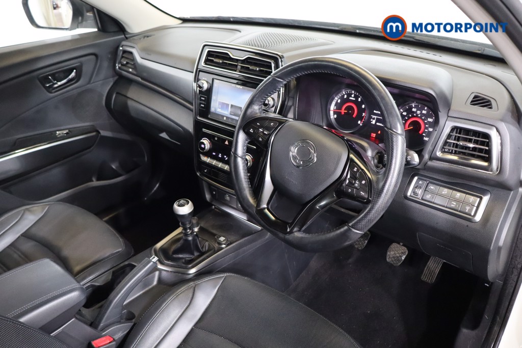 Ssangyong Tivoli Ultimate Manual Petrol SUV - Stock Number (1570256) - 1st supplementary image