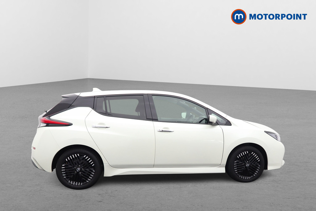Nissan Leaf N-Connecta Automatic Electric Hatchback - Stock Number (1578429) - Drivers side front corner