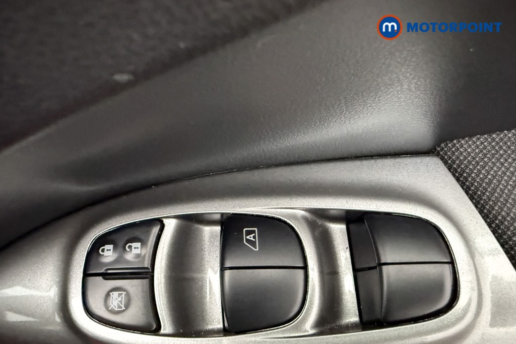 Nissan Juke Acenta Manual Petrol SUV - Stock Number (1579200) - 17th supplementary image