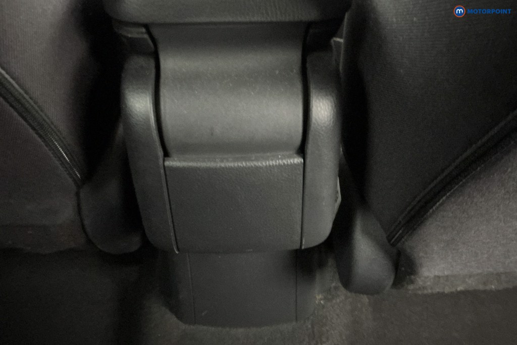 Toyota Yaris Design Automatic Petrol-Electric Hybrid Hatchback - Stock Number (1580636) - 10th supplementary image