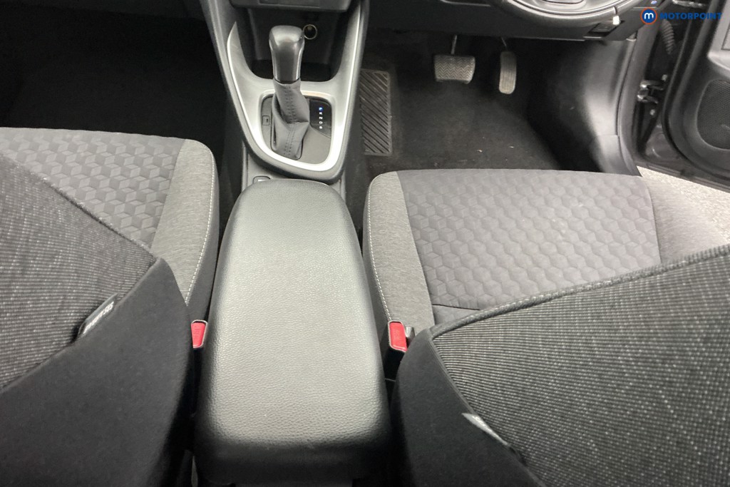 Toyota Yaris Design Automatic Petrol-Electric Hybrid Hatchback - Stock Number (1580636) - 11th supplementary image