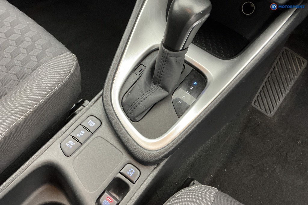 Toyota Yaris Design Automatic Petrol-Electric Hybrid Hatchback - Stock Number (1580636) - 15th supplementary image