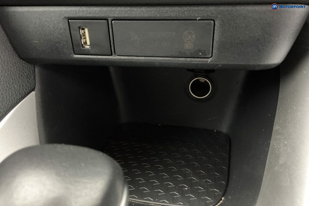 Toyota Yaris Design Automatic Petrol-Electric Hybrid Hatchback - Stock Number (1580636) - 16th supplementary image