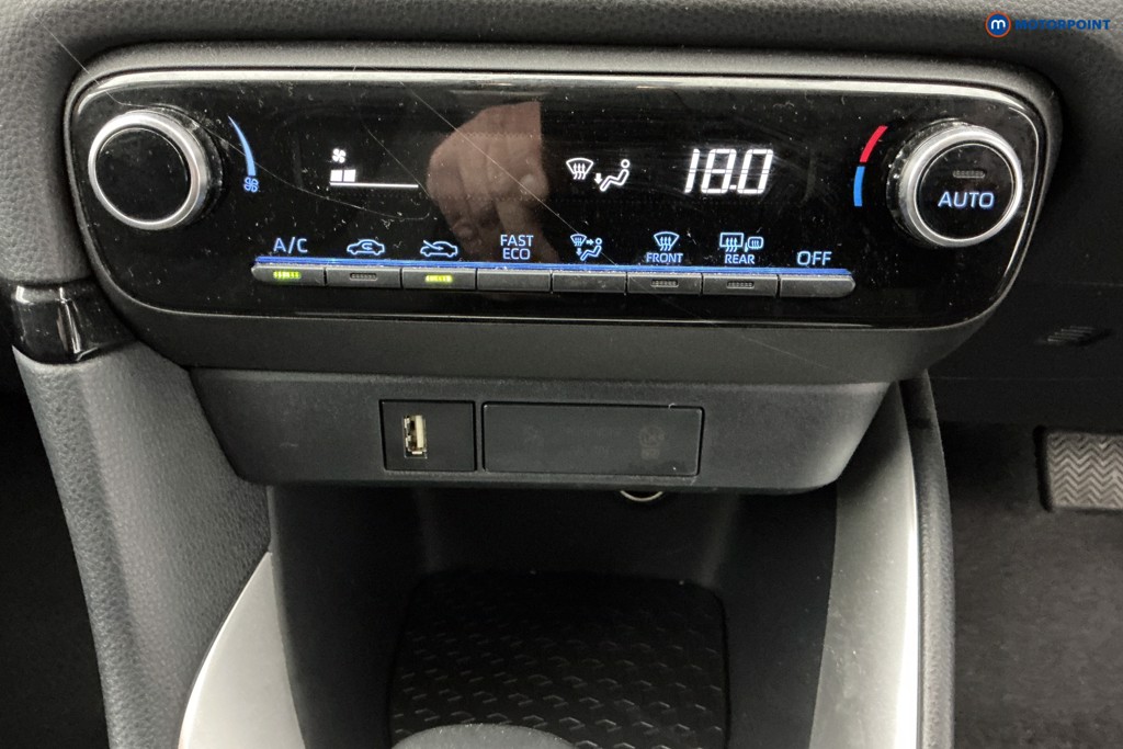 Toyota Yaris Design Automatic Petrol-Electric Hybrid Hatchback - Stock Number (1580636) - 17th supplementary image