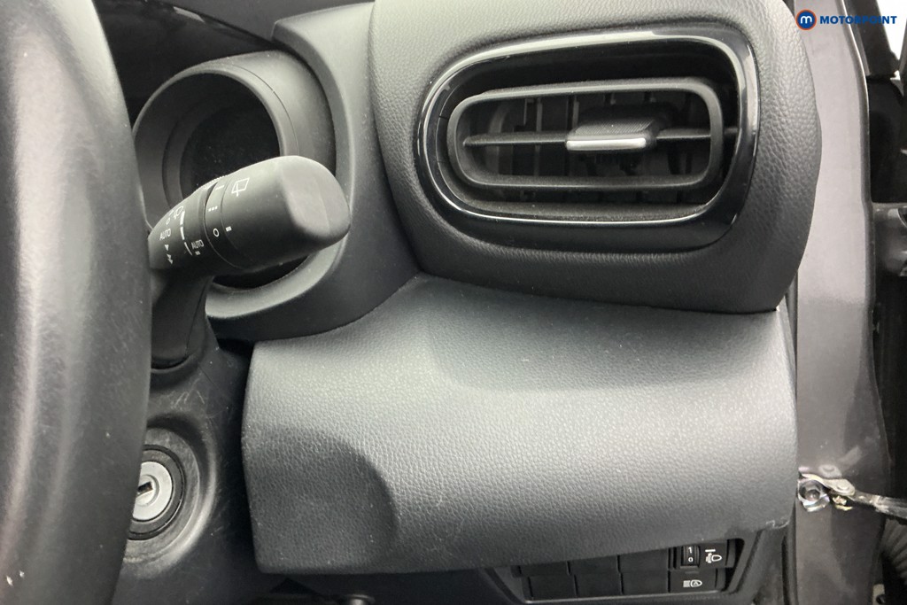 Toyota Yaris Design Automatic Petrol-Electric Hybrid Hatchback - Stock Number (1580636) - 21st supplementary image