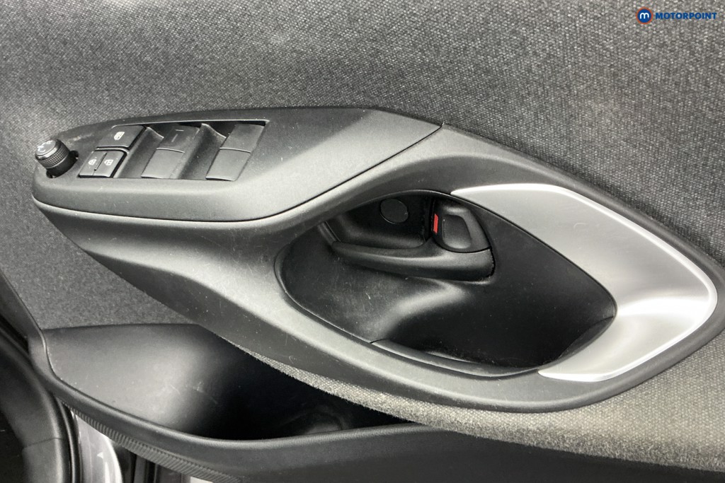 Toyota Yaris Design Automatic Petrol-Electric Hybrid Hatchback - Stock Number (1580636) - 23rd supplementary image